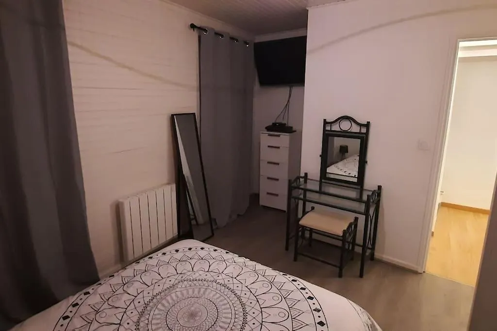 Maison Au Calme Avec Terrasse, Climatise Vertaizon 0*,  法国