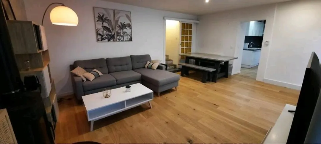 Maison Au Calme Avec Terrasse, Climatise Vertaizon